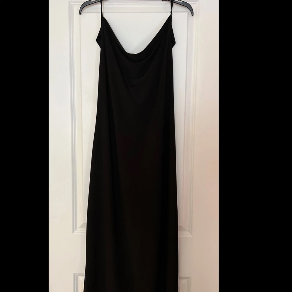 Like new 🖤 Black bebe slip dress! Size L